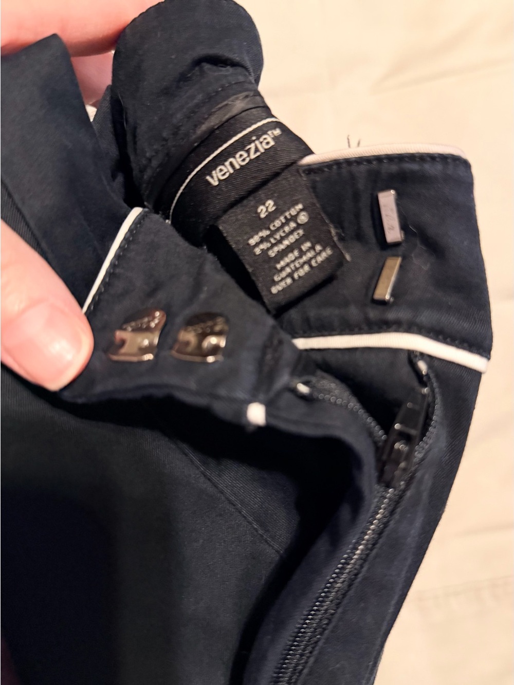 Venezia- Lane Bryant Black Capri Pants with White Piping - Picture 4 of 4